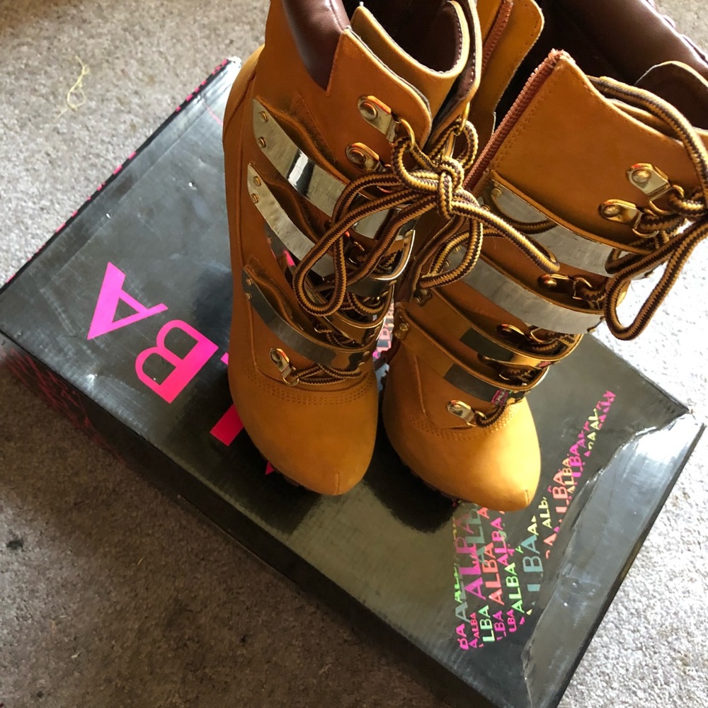 Platforms - Picture 2 of 2